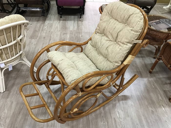 Купить кресло-качалка из натурального ротанга "05/11" коньяк в Омске - магазин Уютный Интерьер.  �3